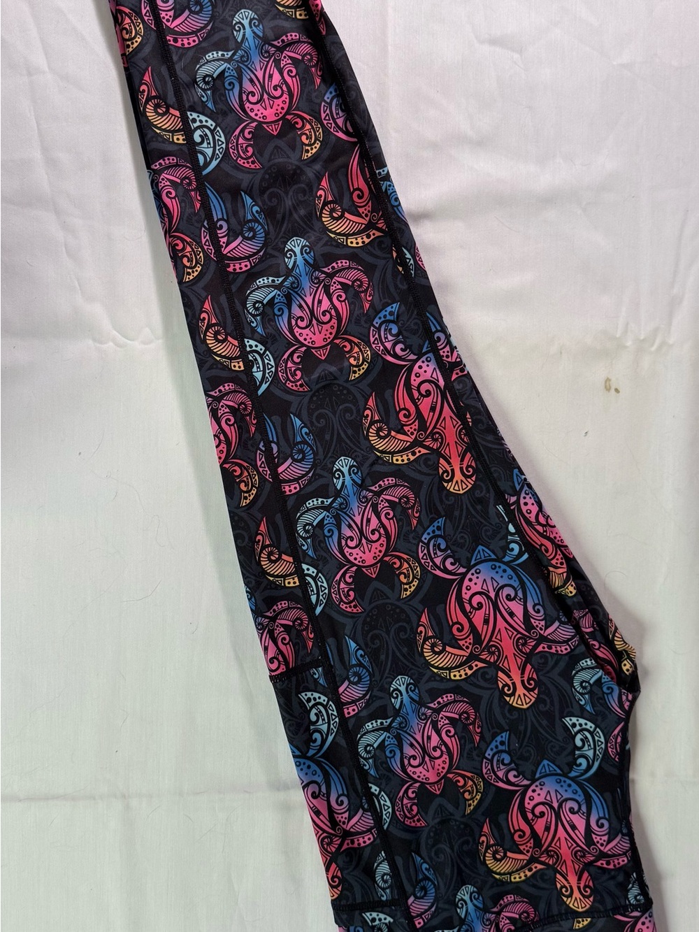 Women’s Large Constantly Varied Gear Tribal Turtle Leggings - Picture 2 of 4